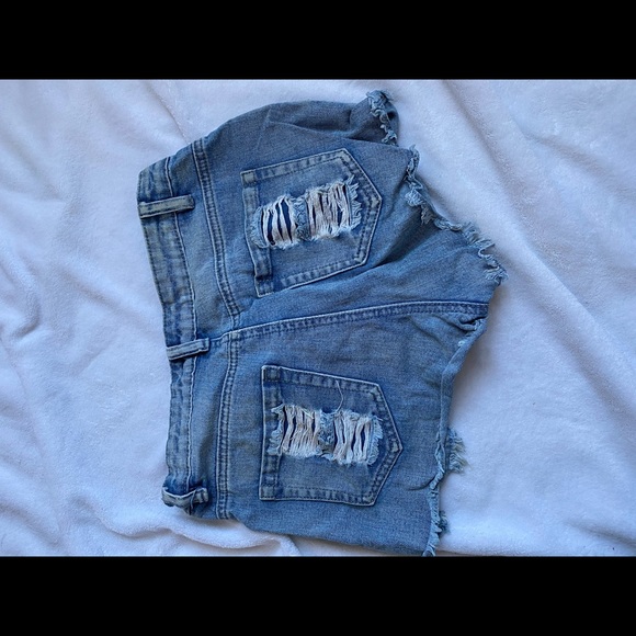 High waist ripped jean shorts - Picture 2 of 3